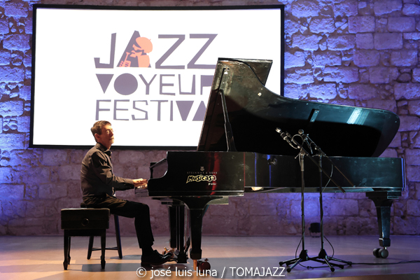 Damià Timoner / Fred Hersch (18 Jazz Voyeur Festival 2025. Es Baluard Museu. Palma. 2025-10-11) Por José Luis Luna Rocafort [INSTANTZZ AKA Galería fotográfica AKA Fotoblog de jazz, impro… y algo más] - Tomajazz - Damià Timoner y Fred Hersch dieron sendos conciertos en la jornada del 18 Jazz Voyeur Festival 2025 en Es Baluard Museu de Palma, el 11 de octubre de 2025. José Luis Luna Rocafort lo retrata en INSTANTZZ