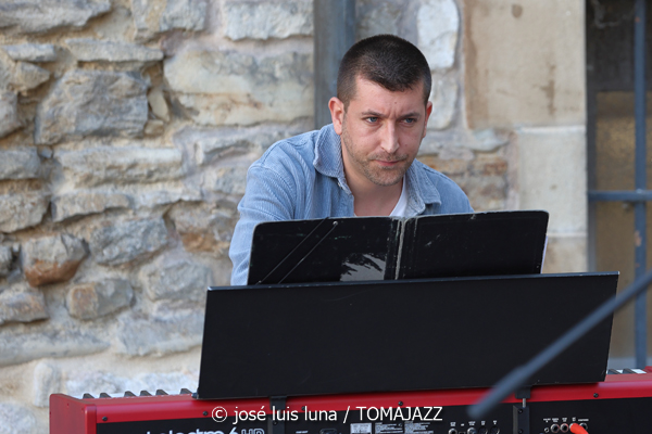 Malaka (48 Festival de Jazz de Vitoria. 2025-07-15) Por José Luis Luna Rocafort [INSTANTZZ AKA Galería fotográfica AKA Fotoblog de jazz, impro… y algo más] - Tomajazz - Malaka actuó en el 48 Festival de Jazz de Vitoria 2025. José Luis Luna Rocafort retrata el concierto en INSTANTZZ. Malaka son Gonzalo Encinal, Aitor Marimón, Beltrán del Álamo, Ager Alzola