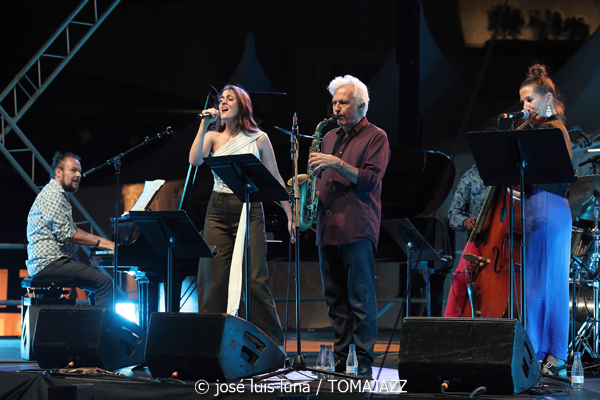 Eivissa Jazz Experience (37 Eivissa Jazz 2025. Baluard de Santa Llúcia. Eivissa. 2025-09-02) Por José Luis Luna Rocafort [INSTANTZZ AKA Galería fotográfica AKA Fotoblog de jazz, impro… y algo más] - Tomajazz - La actuación del Eivissa Jazz Experience es un clásico que no podía faltar en el 37 Eivissa Jazz 2025. José Luis Luna Rocafort lo retrata en INSTANTZZ. En 2025 participaron Abe Rábade, Perico Sambeat, María Toro, Antía Muiño, Reinier Elizarde "El Negrón", Michael Olivera