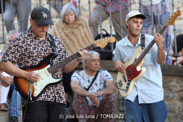 Malaka (48 Festival de Jazz de Vitoria. 2025-07-15) Por José Luis Luna Rocafort [INSTANTZZ AKA Galería fotográfica AKA Fotoblog de jazz, impro… y algo más] - Tomajazz - Malaka actuó en el 48 Festival de Jazz de Vitoria 2025. José Luis Luna Rocafort retrata el concierto en INSTANTZZ. Malaka son Gonzalo Encinal, Aitor Marimón, Beltrán del Álamo, Ager Alzola