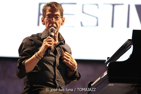 Damià Timoner / Fred Hersch (18 Jazz Voyeur Festival 2025. Es Baluard Museu. Palma. 2025-10-11) Por José Luis Luna Rocafort [INSTANTZZ AKA Galería fotográfica AKA Fotoblog de jazz, impro… y algo más] - Tomajazz - Damià Timoner y Fred Hersch dieron sendos conciertos en la jornada del 18 Jazz Voyeur Festival 2025 en Es Baluard Museu de Palma, el 11 de octubre de 2025. José Luis Luna Rocafort lo retrata en INSTANTZZ