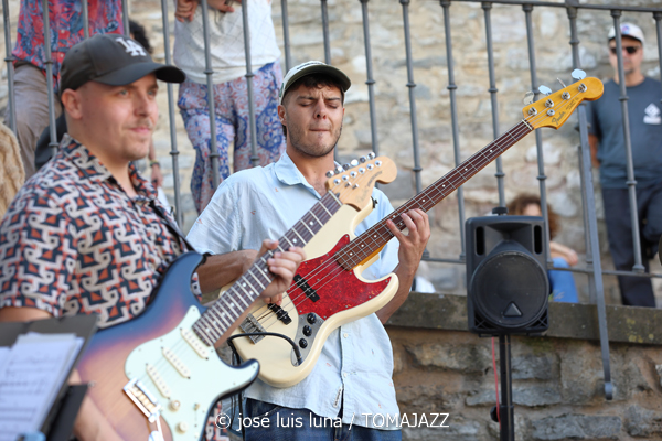 Malaka (48 Festival de Jazz de Vitoria. 2025-07-15) Por José Luis Luna Rocafort [INSTANTZZ AKA Galería fotográfica AKA Fotoblog de jazz, impro… y algo más] - Tomajazz - Malaka actuó en el 48 Festival de Jazz de Vitoria 2025. José Luis Luna Rocafort retrata el concierto en INSTANTZZ. Malaka son Gonzalo Encinal, Aitor Marimón, Beltrán del Álamo, Ager Alzola