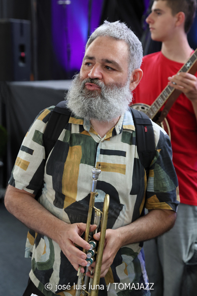 South Side Stompers (48 Festival de Jazz de Vitoria. 2025-07-19) Por José Luis Luna Rocafort [INSTANTZZ AKA Galería fotográfica AKA Fotoblog de jazz, impro… y algo más] - Tomajazz - South Side Stompers actuó en el 48 Festival de Jazz de Vitoria 2025. José Luis Luna Rocafort lo retrata en INSTANTZZ. Con esta entrega finaliza el amplio repaso por el 48 Festival de Jazz de Vitoria 2025