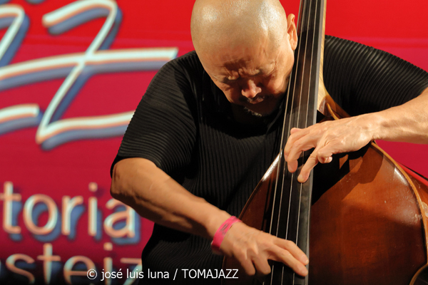 Kenny Barron Trio (48 Festival de Jazz de Vitoria. 2025-07-18) Por José Luis Luna Rocafort [INSTANTZZ AKA Galería fotográfica AKA Fotoblog de jazz, impro… y algo más] - Tomajazz - Kenny Barron Trio actuó en el 48 Festival de Jazz de Vitoria. José Luis Luna Rocafort lo retrata en INSTANTZZ. Actuaron Kenny Barron, Kiyoshi Kitagawa, Jonathan Blake