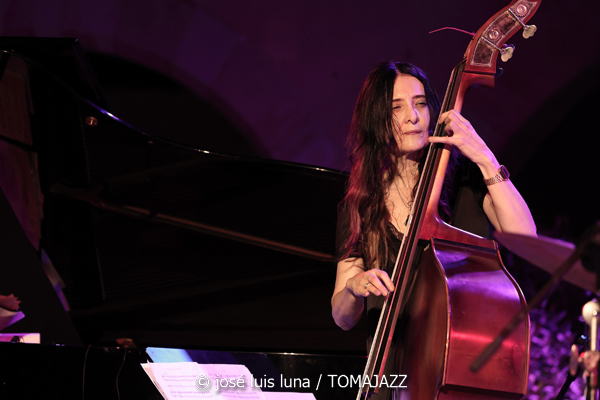 Giulia Valle Trío (Jazz Palma Festival 2025. Castell de Bellver. Palma. 2025-08-21) Por José Luis Luna Rocafort [INSTANTZZ AKA Galería fotográfica AKA Fotoblog de jazz, impro… y algo más] - Tomajazz - Giulia Valle Trío (actuó en el Jazz Palma Festival 2025 en el Castell de Bellver el 21 de agosto de 2025. José Luis Luna Rocafort la retrata en INSTANTZZ. Actuaron