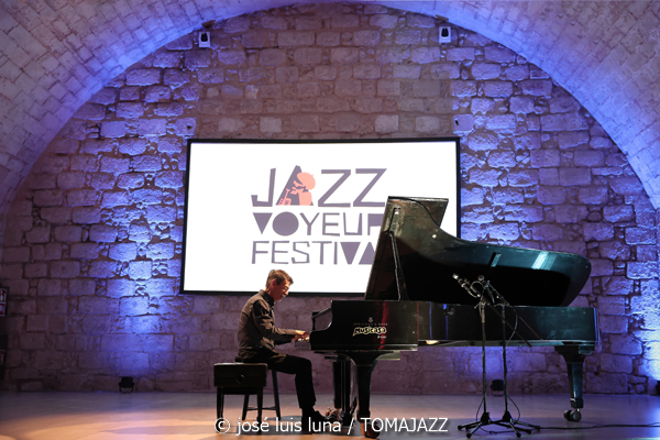 Damià Timoner / Fred Hersch (18 Jazz Voyeur Festival 2025. Es Baluard Museu. Palma. 2025-10-11) Por José Luis Luna Rocafort [INSTANTZZ AKA Galería fotográfica AKA Fotoblog de jazz, impro… y algo más] - Tomajazz - Damià Timoner y Fred Hersch dieron sendos conciertos en la jornada del 18 Jazz Voyeur Festival 2025 en Es Baluard Museu de Palma, el 11 de octubre de 2025. José Luis Luna Rocafort lo retrata en INSTANTZZ