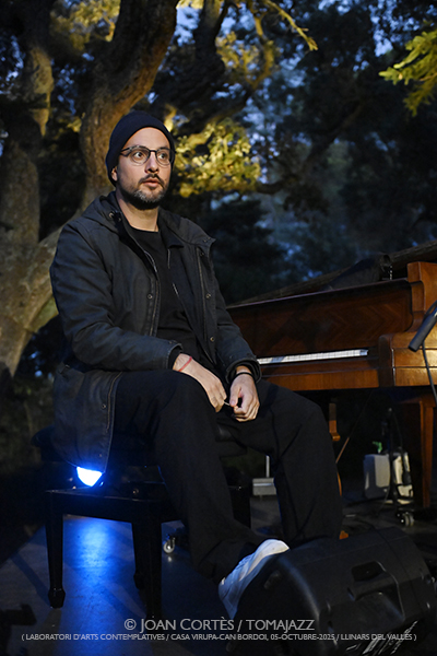 LAC Jam #02 (Casa Virupa-Can Bordoi, 05-octubre-2025, Llinars del Vallès -Barcelona-) Por Joan Cortès [INSTANTZZ AKA Galería fotográfica AKA Fotoblog de jazz, impro… y algo más] - Tomajazz - LAC Jam #2 tuvo lugar en Casa Virupa-Can Bordoi, Llinars del Vallès -Barcelona-, el 5 de octubre de 2025. Joan Cortès lo retrata en INSTANTZZ. Intervinieron