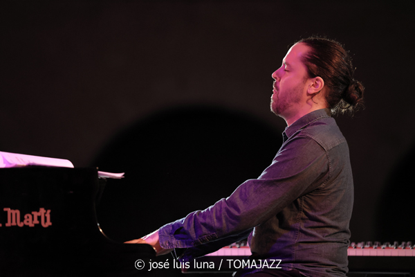Giulia Valle Trío (Jazz Palma Festival 2025. Castell de Bellver. Palma. 2025-08-21) Por José Luis Luna Rocafort [INSTANTZZ AKA Galería fotográfica AKA Fotoblog de jazz, impro… y algo más] - Tomajazz - Giulia Valle Trío (actuó en el Jazz Palma Festival 2025 en el Castell de Bellver el 21 de agosto de 2025. José Luis Luna Rocafort la retrata en INSTANTZZ. Actuaron