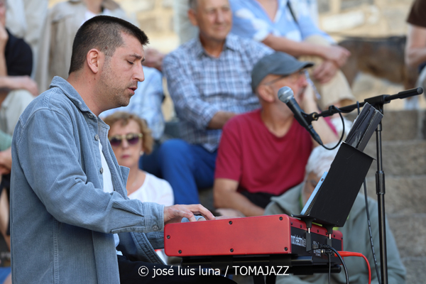 Malaka (48 Festival de Jazz de Vitoria. 2025-07-15) Por José Luis Luna Rocafort [INSTANTZZ AKA Galería fotográfica AKA Fotoblog de jazz, impro… y algo más] - Tomajazz - Malaka actuó en el 48 Festival de Jazz de Vitoria 2025. José Luis Luna Rocafort retrata el concierto en INSTANTZZ. Malaka son Gonzalo Encinal, Aitor Marimón, Beltrán del Álamo, Ager Alzola