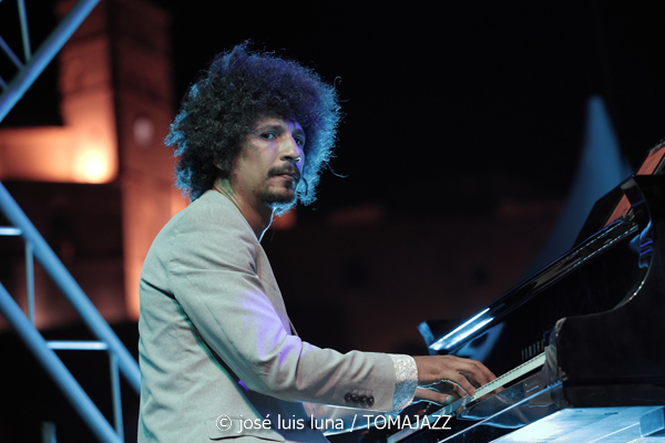 Carlos Sarduy & Groove Messengers (37 Eivissa Jazz 2025. Baluard de Santa Llúcia. Eivissa. 2025-09-06) Por José Luis Luna Rocafort [INSTANTZZ AKA Galería fotográfica AKA Fotoblog de jazz, impro… y algo más] - Tomajazz - Carlos Sarduy & Groove Messengers actuaron en el 37 Eivissa Jazz 2025. José Luis Luna Rocafort lo retrata en INSTANTZZ. Actuaron Carlos Sarduy, Alexey León, Vicent Tur, Abel Marcel, Aaron Puente, Jay Kalo Sánchez, Marina Abad, Noslen Ortega