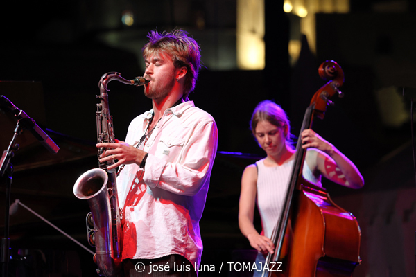 Anja Gottberg Quartet (37 Eivissa Jazz 2025. Baluard de Santa Llúcia. Eivissa. 2025-09-04) Por José Luis Luna Rocafort [INSTANTZZ AKA Galería fotográfica AKA Fotoblog de jazz, impro… y algo más] - Tomajazz - Anja Gottberg Quartet actuó en el 37 Eivissa Jazz 2025, el 4 de septiembre. José Luis Luna Rocafort lo retrata en INSTANTZZ. Actuaron Anja Gottberg, Coleman Rose, Abe Gold, Magnus Austad