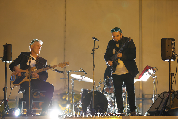 Geometrical Sardine (48 Festival de Jazz de Vitoria. 2025-07-13) Por José Luis Luna Rocafort [INSTANTZZ AKA Galería fotográfica AKA Fotoblog de jazz, impro… y algo más] - Tomajazz - Geometrical Sardine actuó en el 48 Festival de Jazz de Vitoria 2025. José Luis Luna Rocafort los retrata en INSTANTZZ. Actuaron Jaume Rosselló, Joan Roca, Pep Aspas