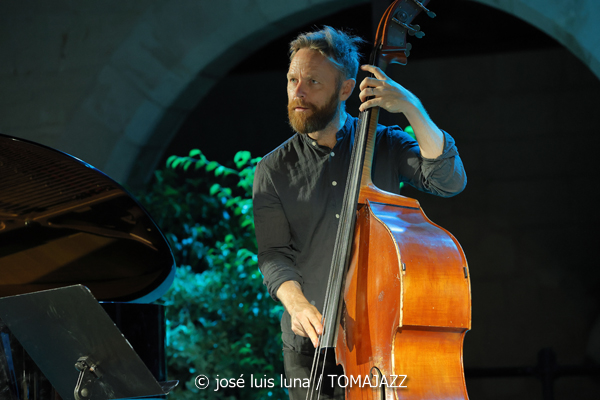 Hard Bop Drivers (Jazz Palma Festival 2025. Castell de Bellver. Palma. 2025-08-28) Por José Luis Luna Rocafort [INSTANTZZ AKA Galería fotográfica AKA Fotoblog de jazz, impro… y algo más] - Tomajazz - Hard Bop Drivers actuó en el Jazz Palma Festival 2025. José Luis Luna Rocafort los retrata en INSTANTZZ. Con Miquel Àngel Rigo, Pep Garau, Gori Matas, Marko Lohikari, Pep Lluís García, Sinéad Cormican