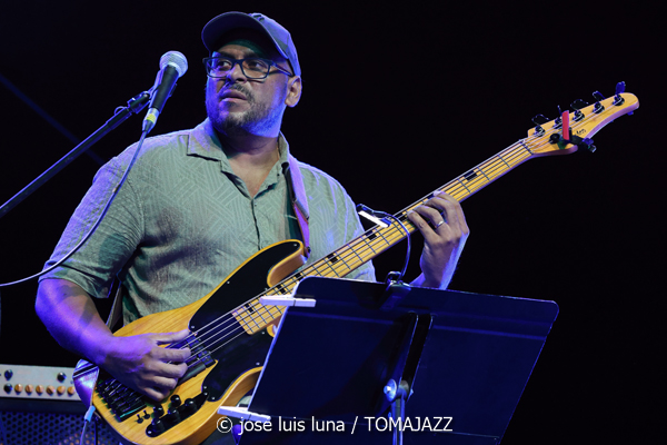 Carlos Sarduy & Groove Messengers (37 Eivissa Jazz 2025. Baluard de Santa Llúcia. Eivissa. 2025-09-06) Por José Luis Luna Rocafort [INSTANTZZ AKA Galería fotográfica AKA Fotoblog de jazz, impro… y algo más] - Tomajazz - Carlos Sarduy & Groove Messengers actuaron en el 37 Eivissa Jazz 2025. José Luis Luna Rocafort lo retrata en INSTANTZZ. Actuaron Carlos Sarduy, Alexey León, Vicent Tur, Abel Marcel, Aaron Puente, Jay Kalo Sánchez, Marina Abad, Noslen Ortega