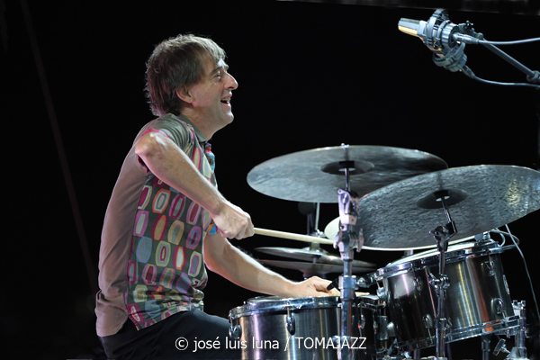 Jacky Terrasson Trio (37 Eivissa Jazz 2025. Baluard de Santa Llúcia. Eivissa. 2025-09-05) Por José Luis Luna Rocafort [INSTANTZZ AKA Galería fotográfica AKA Fotoblog de jazz, impro… y algo más] - Tomajazz - Jacky Terrasson Trio actuó en el 37 Eivissa Jazz 2025. José Luis Luna Rocafort retrata el concierto en INSTANTZZ. Actuaron Jacky Terrasson, Sylvain Romano, Marc Miralta