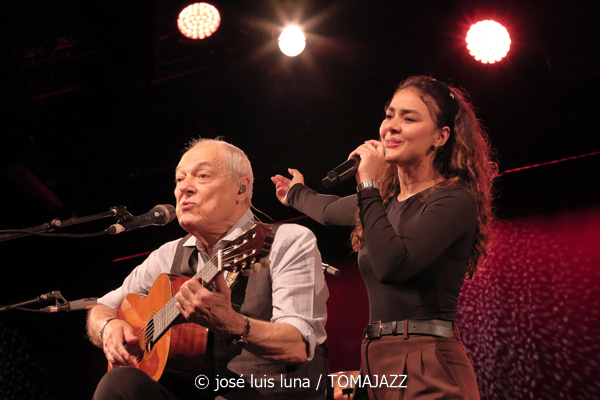 Toquinho (48 Festival de Jazz de Vitoria. 2025-07-19) Por José Luis Luna Rocafort [INSTANTZZ AKA Galería fotográfica AKA Fotoblog de jazz, impro… y algo más] - Tomajazz - Toquinho actuó en el 48 Festival de Jazz de Vitoria 2025. José Luis Luna Rocafort lo retrata en INSTANTZZ. Actuaron Toquinho, Dudu Penz, Mauro Martins, Camilla Faustino