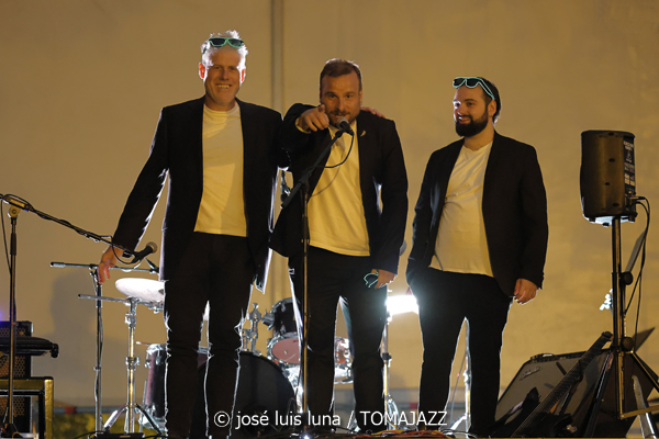 Geometrical Sardine (48 Festival de Jazz de Vitoria. 2025-07-13) Por José Luis Luna Rocafort [INSTANTZZ AKA Galería fotográfica AKA Fotoblog de jazz, impro… y algo más] - Tomajazz - Geometrical Sardine actuó en el 48 Festival de Jazz de Vitoria 2025. José Luis Luna Rocafort los retrata en INSTANTZZ. Actuaron Jaume Rosselló, Joan Roca, Pep Aspas