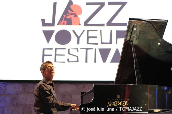 Damià Timoner / Fred Hersch (18 Jazz Voyeur Festival 2025. Es Baluard Museu. Palma. 2025-10-11) Por José Luis Luna Rocafort [INSTANTZZ AKA Galería fotográfica AKA Fotoblog de jazz, impro… y algo más] - Tomajazz - Damià Timoner y Fred Hersch dieron sendos conciertos en la jornada del 18 Jazz Voyeur Festival 2025 en Es Baluard Museu de Palma, el 11 de octubre de 2025. José Luis Luna Rocafort lo retrata en INSTANTZZ