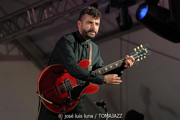 Rambalaya (48 Festival de Jazz de Vitoria. 2025-07-12) Por José Luis Luna Rocafort [INSTANTZZ AKA Galería fotográfica AKA Fotoblog de jazz, impro… y algo más] - Tomajazz - Rambalaya actuó en el 48 Festival de Jazz de Vitoria. José Luis Luna Rocafort retrata su concierto en INSTANTZZ. Rambalaya son Jonathan Herrero, Anton Jarl, Matías Míguez, Hector Martín, Nil Mujal, Àlex López, Raül Marc Portell