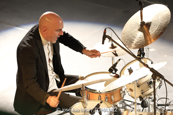 Hard Bop Drivers (Jazz Palma Festival 2025. Castell de Bellver. Palma. 2025-08-28) Por José Luis Luna Rocafort [INSTANTZZ AKA Galería fotográfica AKA Fotoblog de jazz, impro… y algo más] - Tomajazz - Hard Bop Drivers actuó en el Jazz Palma Festival 2025. José Luis Luna Rocafort los retrata en INSTANTZZ. Con Miquel Àngel Rigo, Pep Garau, Gori Matas, Marko Lohikari, Pep Lluís García, Sinéad Cormican