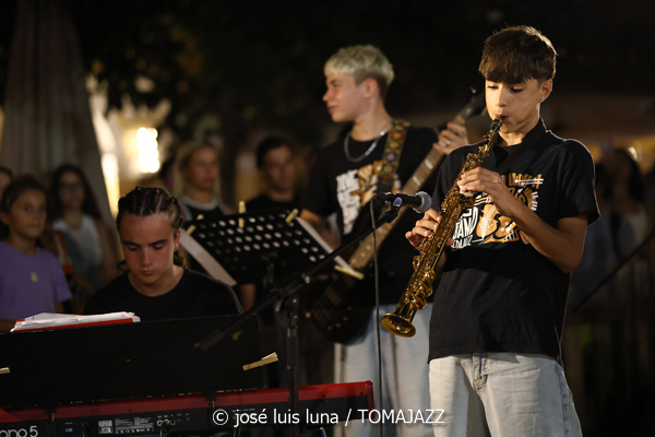 Jove Big Band Sedajazz (37 Eivissa Jazz 2025. Baluard de Santa Llúcia. Eivissa. 2025-09-01) Por José Luis Luna Rocafort [INSTANTZZ AKA Galería fotográfica AKA Fotoblog de jazz, impro… y algo más] - Tomajazz - Jove Big Band Sedajazz actuó en el 37 Eivissa Jazz 2025, el día 1 de septiembre. José Luis Luna Rocafort [INSTANTZZ