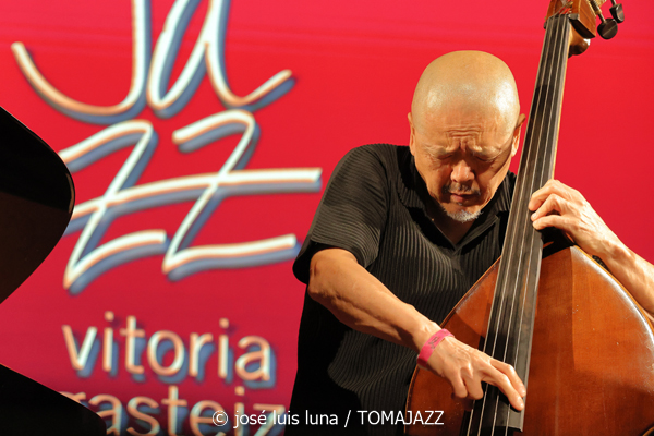 Kenny Barron Trio (48 Festival de Jazz de Vitoria. 2025-07-18) Por José Luis Luna Rocafort [INSTANTZZ AKA Galería fotográfica AKA Fotoblog de jazz, impro… y algo más] - Tomajazz - Kenny Barron Trio actuó en el 48 Festival de Jazz de Vitoria. José Luis Luna Rocafort lo retrata en INSTANTZZ. Actuaron Kenny Barron, Kiyoshi Kitagawa, Jonathan Blake