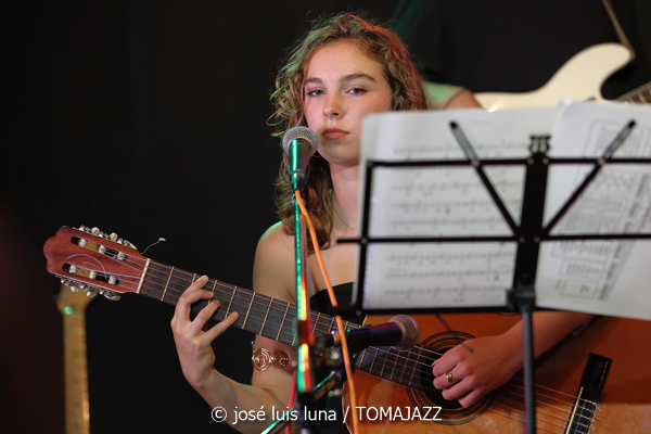 Goroldioak (48 Festival de Jazz de Vitoria. 2025-07-13) Por José Luis Luna Rocafort [INSTANTZZ AKA Galería fotográfica AKA Fotoblog de jazz, impro… y algo más] - Tomajazz - Goroldioak actuó en el 48 Festival de Jazz de Vitoria 2025. José Luis Luna Rocafort retrata al grupo en INSTANTZZ