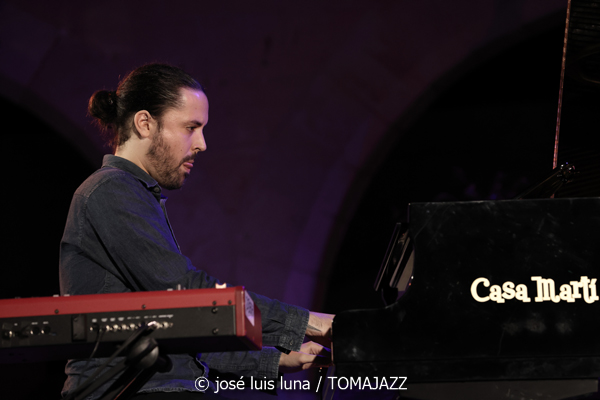 Giulia Valle Trío (Jazz Palma Festival 2025. Castell de Bellver. Palma. 2025-08-21) Por José Luis Luna Rocafort [INSTANTZZ AKA Galería fotográfica AKA Fotoblog de jazz, impro… y algo más] - Tomajazz - Giulia Valle Trío (actuó en el Jazz Palma Festival 2025 en el Castell de Bellver el 21 de agosto de 2025. José Luis Luna Rocafort la retrata en INSTANTZZ. Actuaron