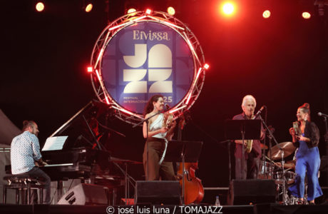 Eivissa Jazz Experience (37 Eivissa Jazz 2025. Baluard de Santa Llúcia. Eivissa. 2025-09-02) Por José Luis Luna Rocafort [INSTANTZZ AKA Galería fotográfica AKA Fotoblog de jazz, impro… y algo más] - Tomajazz - La actuación del Eivissa Jazz Experience es un clásico que no podía faltar en el 37 Eivissa Jazz 2025. José Luis Luna Rocafort lo retrata en INSTANTZZ. En 2025 participaron Abe Rábade, Perico Sambeat, María Toro, Antía Muiño, Reinier Elizarde "El Negrón", Michael Olivera