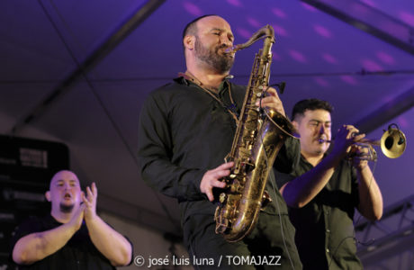 Rambalaya (48 Festival de Jazz de Vitoria. 2025-07-12) Por José Luis Luna Rocafort [INSTANTZZ AKA Galería fotográfica AKA Fotoblog de jazz, impro… y algo más] - Tomajazz - Rambalaya actuó en el 48 Festival de Jazz de Vitoria. José Luis Luna Rocafort retrata su concierto en INSTANTZZ. Rambalaya son Jonathan Herrero, Anton Jarl, Matías Míguez, Hector Martín, Nil Mujal, Àlex López, Raül Marc Portell