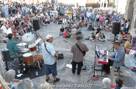 Malaka (48 Festival de Jazz de Vitoria. 2025-07-15) Por José Luis Luna Rocafort [INSTANTZZ AKA Galería fotográfica AKA Fotoblog de jazz, impro… y algo más] - Tomajazz - Malaka actuó en el 48 Festival de Jazz de Vitoria 2025. José Luis Luna Rocafort retrata el concierto en INSTANTZZ. Malaka son Gonzalo Encinal, Aitor Marimón, Beltrán del Álamo, Ager Alzola
