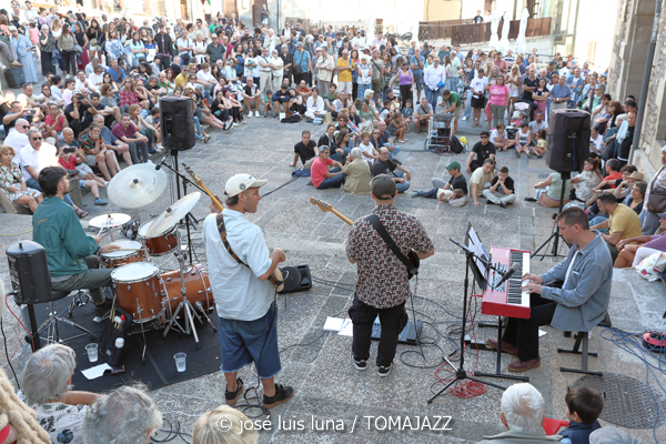 Malaka (48 Festival de Jazz de Vitoria. 2025-07-15) Por José Luis Luna Rocafort [INSTANTZZ AKA Galería fotográfica AKA Fotoblog de jazz, impro… y algo más] - Tomajazz - Malaka actuó en el 48 Festival de Jazz de Vitoria 2025. José Luis Luna Rocafort retrata el concierto en INSTANTZZ. Malaka son Gonzalo Encinal, Aitor Marimón, Beltrán del Álamo, Ager Alzola