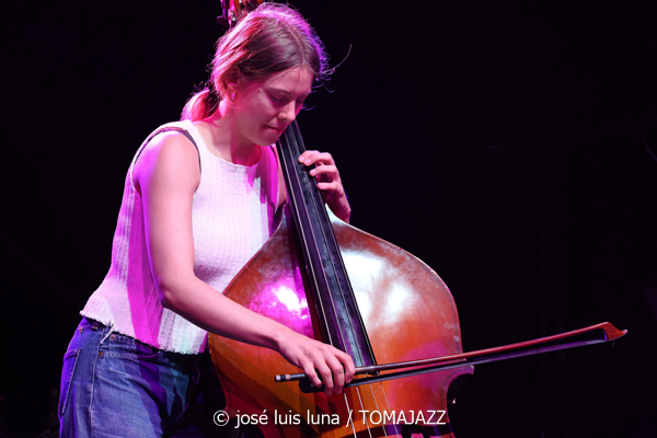 Anja Gottberg Quartet (37 Eivissa Jazz 2025. Baluard de Santa Llúcia. Eivissa. 2025-09-04) Por José Luis Luna Rocafort [INSTANTZZ AKA Galería fotográfica AKA Fotoblog de jazz, impro… y algo más] - Tomajazz - Anja Gottberg Quartet actuó en el 37 Eivissa Jazz 2025, el 4 de septiembre. José Luis Luna Rocafort lo retrata en INSTANTZZ. Actuaron Anja Gottberg, Coleman Rose, Abe Gold, Magnus Austad