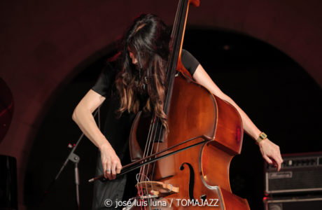 Giulia Valle Trío (Jazz Palma Festival 2025. Castell de Bellver. Palma. 2025-08-21) Por José Luis Luna Rocafort [INSTANTZZ AKA Galería fotográfica AKA Fotoblog de jazz, impro… y algo más] - Tomajazz - Giulia Valle Trío (actuó en el Jazz Palma Festival 2025 en el Castell de Bellver el 21 de agosto de 2025. José Luis Luna Rocafort la retrata en INSTANTZZ. Actuaron