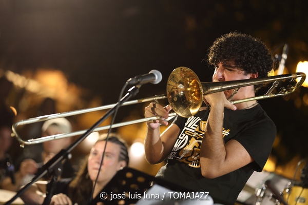 Jove Big Band Sedajazz (37 Eivissa Jazz 2025. Baluard de Santa Llúcia. Eivissa. 2025-09-01) Por José Luis Luna Rocafort [INSTANTZZ AKA Galería fotográfica AKA Fotoblog de jazz, impro… y algo más] - Tomajazz - Jove Big Band Sedajazz actuó en el 37 Eivissa Jazz 2025, el día 1 de septiembre. José Luis Luna Rocafort [INSTANTZZ