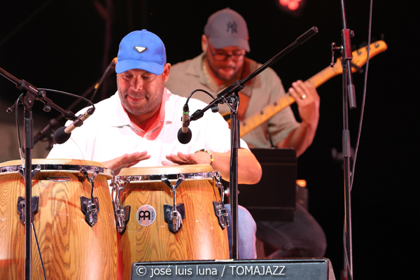 Carlos Sarduy & Groove Messengers (37 Eivissa Jazz 2025. Baluard de Santa Llúcia. Eivissa. 2025-09-06) Por José Luis Luna Rocafort [INSTANTZZ AKA Galería fotográfica AKA Fotoblog de jazz, impro… y algo más] - Tomajazz - Carlos Sarduy & Groove Messengers actuaron en el 37 Eivissa Jazz 2025. José Luis Luna Rocafort lo retrata en INSTANTZZ. Actuaron Carlos Sarduy, Alexey León, Vicent Tur, Abel Marcel, Aaron Puente, Jay Kalo Sánchez, Marina Abad, Noslen Ortega