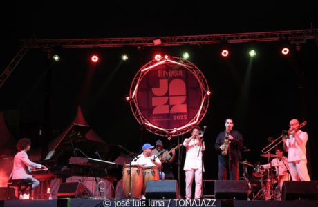 Carlos Sarduy & Groove Messengers (37 Eivissa Jazz 2025. Baluard de Santa Llúcia. Eivissa. 2025-09-06) Por José Luis Luna Rocafort [INSTANTZZ AKA Galería fotográfica AKA Fotoblog de jazz, impro… y algo más] - Tomajazz - Carlos Sarduy & Groove Messengers actuaron en el 37 Eivissa Jazz 2025. José Luis Luna Rocafort lo retrata en INSTANTZZ. Actuaron Carlos Sarduy, Alexey León, Vicent Tur, Abel Marcel, Aaron Puente, Jay Kalo Sánchez, Marina Abad, Noslen Ortega