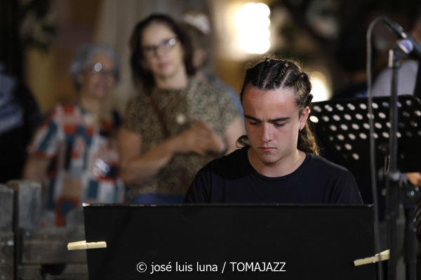 Jove Big Band Sedajazz (37 Eivissa Jazz 2025. Baluard de Santa Llúcia. Eivissa. 2025-09-01) Por José Luis Luna Rocafort [INSTANTZZ AKA Galería fotográfica AKA Fotoblog de jazz, impro… y algo más] - Tomajazz - Jove Big Band Sedajazz actuó en el 37 Eivissa Jazz 2025, el día 1 de septiembre. José Luis Luna Rocafort [INSTANTZZ