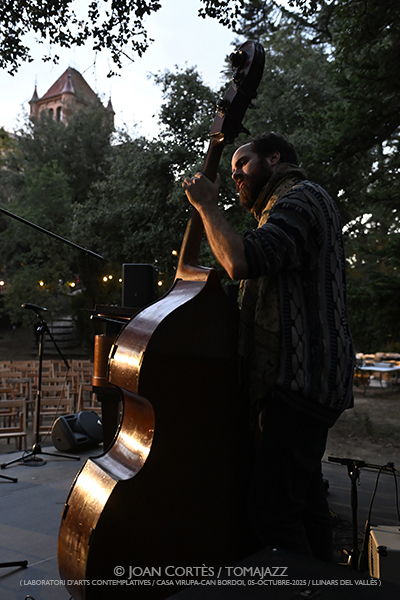 LAC Jam #02 (Casa Virupa-Can Bordoi, 05-octubre-2025, Llinars del Vallès -Barcelona-) Por Joan Cortès [INSTANTZZ AKA Galería fotográfica AKA Fotoblog de jazz, impro… y algo más] - Tomajazz - LAC Jam #2 tuvo lugar en Casa Virupa-Can Bordoi, Llinars del Vallès -Barcelona-, el 5 de octubre de 2025. Joan Cortès lo retrata en INSTANTZZ. Intervinieron