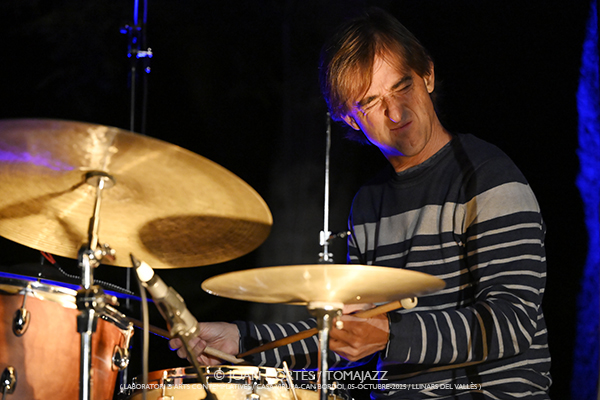 LAC Jam #02 (Casa Virupa-Can Bordoi, 05-octubre-2025, Llinars del Vallès -Barcelona-) Por Joan Cortès [INSTANTZZ AKA Galería fotográfica AKA Fotoblog de jazz, impro… y algo más] - Tomajazz - LAC Jam #2 tuvo lugar en Casa Virupa-Can Bordoi, Llinars del Vallès -Barcelona-, el 5 de octubre de 2025. Joan Cortès lo retrata en INSTANTZZ. Intervinieron