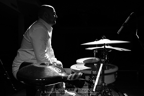 Marco Mezquida & Chicuelo «Del Alma» (Teatre Patronat, 2025-10-04 / La Garriga -Barcelona-) Por Joan Cortès [INSTANTZZ AKA Galería fotográfica AKA Fotoblog de jazz, impro… y algo más] - Tomajazz - Marco Mezquida & Chicuelo «Del Alma» actuaron en el Teatre Patronat de La Garriga -Barcelona-, el 4 de octubre de 2025. Joan Cortès los retrata en INSTANTZZ