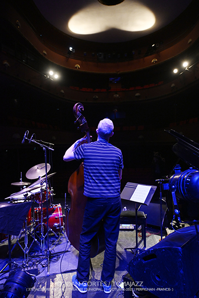 Gautier Garrigue 4t «La Traversée» (37 Jazzèbre / Théâtre Municipal, 2025-10-11 / Perpignan -France-) Por Joan Cortès [INSTANTZZ AKA Galería fotográfica AKA Fotoblog de jazz, impro… y algo más] - Tomajazz - Gautier Garrigue 4t «La Traversée» actuó en el 37 Jazzèbre 2025 en Perpignan -Francia-. Joan Cortès lo retrata en INSTANTZZ. Actuaron Gautier Garrigue, Federico Cassagrande, Benjamin Moussay, Florent Nisse 