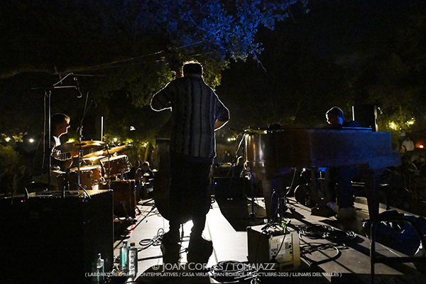 LAC Jam #02 (Casa Virupa-Can Bordoi, 05-octubre-2025, Llinars del Vallès -Barcelona-) Por Joan Cortès [INSTANTZZ AKA Galería fotográfica AKA Fotoblog de jazz, impro… y algo más] - Tomajazz - LAC Jam #2 tuvo lugar en Casa Virupa-Can Bordoi, Llinars del Vallès -Barcelona-, el 5 de octubre de 2025. Joan Cortès lo retrata en INSTANTZZ. Intervinieron