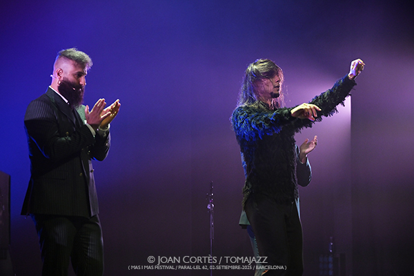 El Yiyo & Andrés Barrios (Mas i Mas Festival / Paral•lel 62, 04-setiembre-2025, Barcelona) Por Joan Cortès [Flamencuras AKA INSTANTZZ AKA Galería fotográfica AKA Fotoblog de jazz, impro… y algo más] - Tomajazz - El Yiyo & Andrés Barrios actuaron en el Mas i Mas Festival de Barcelona el 4 de setiembre de 2025. Joan Cortès los retrata en las Flamencuras de INSTANTZZ. Actuaron Miguel Fernández El Yiyo, Andrés Barrios, José Heredia, Juan Amaya 