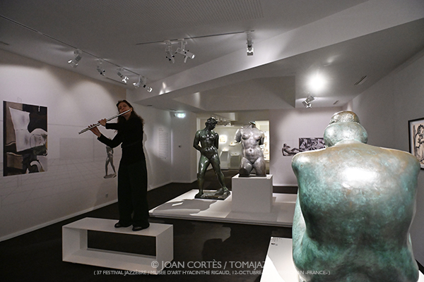 Cléa Torales «Balade au Musée» (37 Jazzèbre / Musée d’Art Hyacinthe Rigaud, 2025-10-12 / Perpignan -France-) [6] Por Joan Cortès [INSTANTZZ AKA Galería fotográfica AKA Fotoblog de jazz, impro… y algo más] - Tomajazz - Cléa Torales «Balade au Musée» actuó en el 37 Jazzèbre 2025 en Perpignan -Francia-. Joan Cortès retrata el concierto en INSTANTZZ