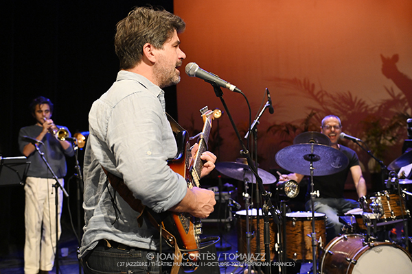 Le Discobole Orchestra invité Christine Salem «Kafé Gryé» (37 Jazzèbre / Théâtre Municipal, 2025-10-11 / Perpignan -France-) [5] Por Joan Cortès [INSTANTZZ AKA Galería fotográfica AKA Fotoblog de jazz, impro… y algo más] - Tomajazz - Le Discobole Orchestra invité Christine Salem «Kafé Gryé» actuó en el 37 Jazzèbre el 11 de octubre de 2025. Joan Cortès lo retrata en INSTANTZZ
