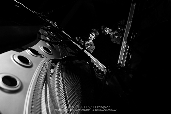 Marco Mezquida & Chicuelo «Del Alma» (Teatre Patronat, 2025-10-04 / La Garriga -Barcelona-) Por Joan Cortès [INSTANTZZ AKA Galería fotográfica AKA Fotoblog de jazz, impro… y algo más] - Tomajazz - Marco Mezquida & Chicuelo «Del Alma» actuaron en el Teatre Patronat de La Garriga -Barcelona-, el 4 de octubre de 2025. Joan Cortès los retrata en INSTANTZZ