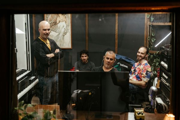 Entrevista con el guitarrista Rubén Reinaldo a propósito de Fusión Olívica. Por Carlos Lara, Enrique Farelo y Pachi Tapiz [Entrevista de jazz] - Tomajazz - El guitarrista Rubén Reinaldo ha publicado Fusión Olívica (Free Code Jazz Records; 2025), su primera grabación como líder. Carlos Lara, Enrique Farelo y Pachi Tapiz lo entrevistan con tal ocasión