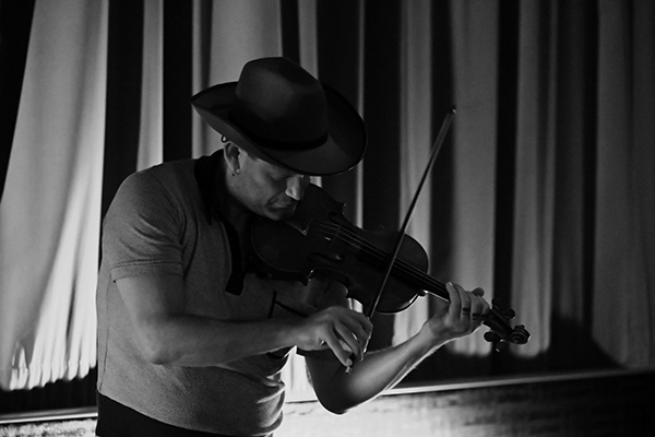 Robin Fincker & Mathieu Werchowski «Chien Pigeon» (37 Jazzèbre / La Voile d’Or, 2025-09-27 / Port-Vendres -France-) Por Joan Cortès [INSTANTZZ AKA Galería fotográfica AKA Fotoblog de jazz, impro… y algo más] - Tomajazz - Robin Fincker & Mathieu Werchowski «Chien Pigeon» actuaron en el 37 Jazzèbre, el 27 de septiembre de 2025. Joan Cortès los retrata en INSTANTZZ
