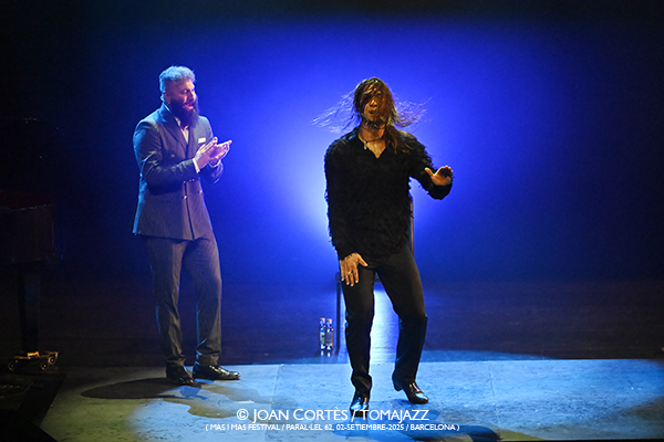 El Yiyo & Andrés Barrios (Mas i Mas Festival / Paral•lel 62, 04-setiembre-2025, Barcelona) Por Joan Cortès [Flamencuras AKA INSTANTZZ AKA Galería fotográfica AKA Fotoblog de jazz, impro… y algo más] - Tomajazz - El Yiyo & Andrés Barrios actuaron en el Mas i Mas Festival de Barcelona el 4 de setiembre de 2025. Joan Cortès los retrata en las Flamencuras de INSTANTZZ. Actuaron Miguel Fernández El Yiyo, Andrés Barrios, José Heredia, Juan Amaya 